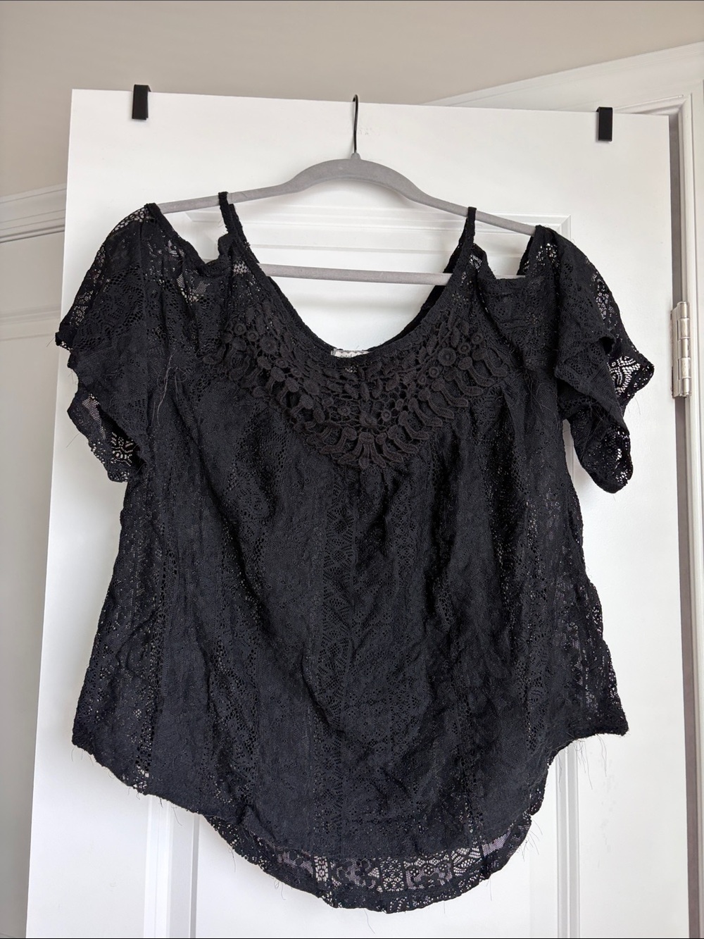 Eyeshadow Black Lace Cold-Shoulder Blouse